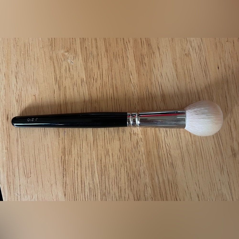 Hakuhodo Round Blush Brush J210